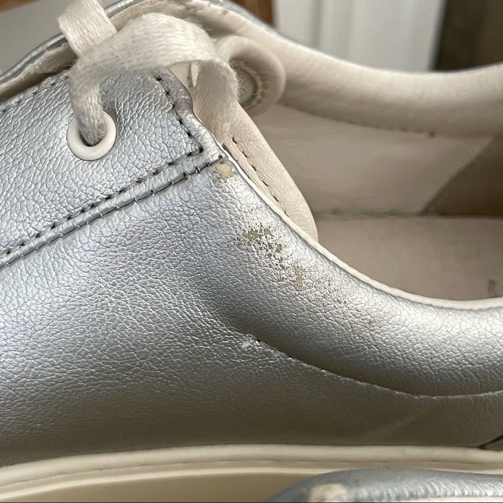 UGG ‘ Zilo’ Silver Metallic Sneakers - Picture 9 of 15